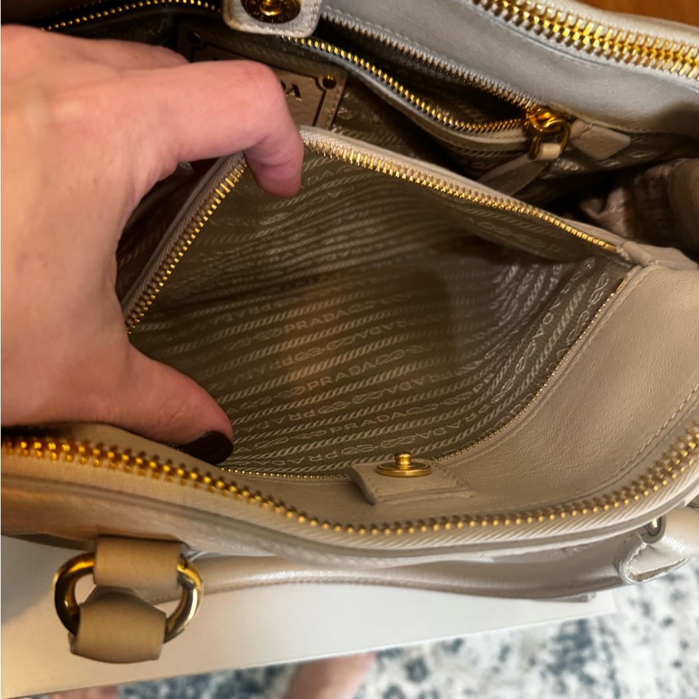 🌟 PRADA Lux Leather Satchel🌟 - Picture 10 of 16